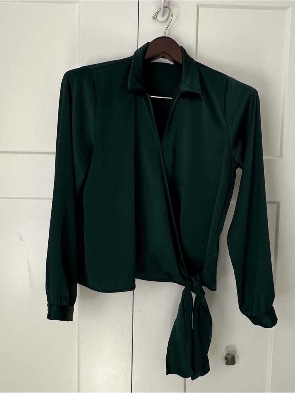 Women’s Lush Emerald Green‎ Satin Collared Wrap Top L